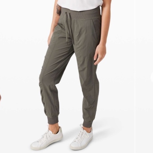 lululemon athletica Pants - Lululemon Dance Studio Joggers Size 6 Olive Green Excellent Condition